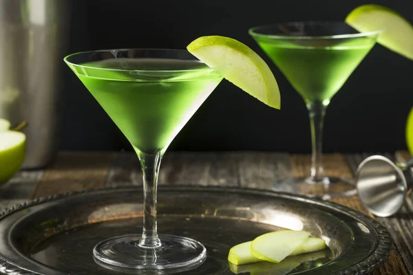 Cocktail Appletini alcolici verdi fatti in casa — Foto Stock