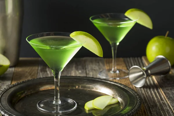 Cóctel de Appletini alcohólico verde casero —  Fotos de Stock