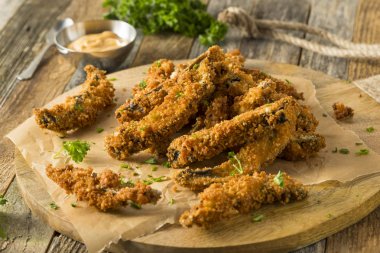 Ev yapımı ekmekli Fried Portabella mantar patates kızartması