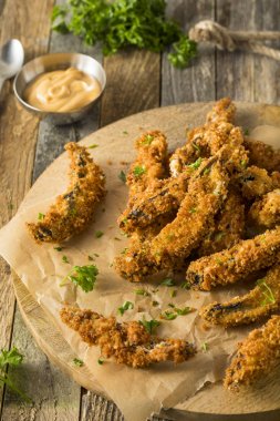 Ev yapımı ekmekli Fried Portabella mantar patates kızartması
