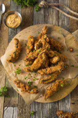 Ev yapımı ekmekli Fried Portabella mantar patates kızartması