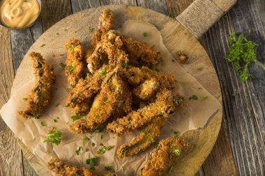 Ev yapımı ekmekli Fried Portabella mantar patates kızartması