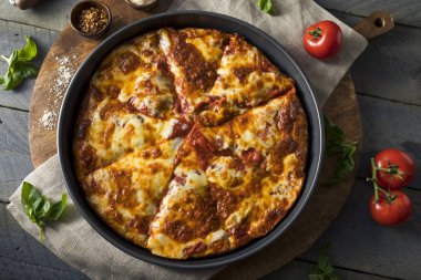 Ev yapımı peynir tava Pizza