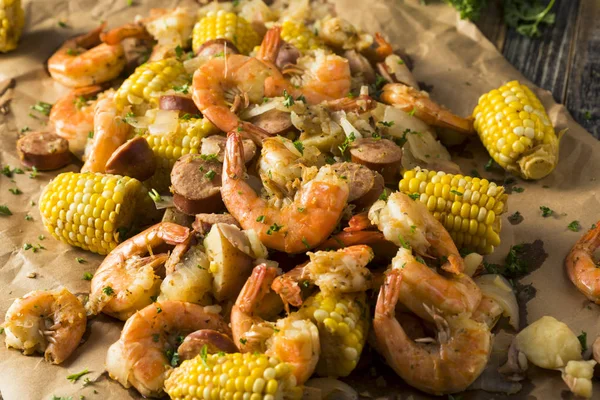 Zelfgemaakte traditionele Cajun garnalen koken — Stockfoto