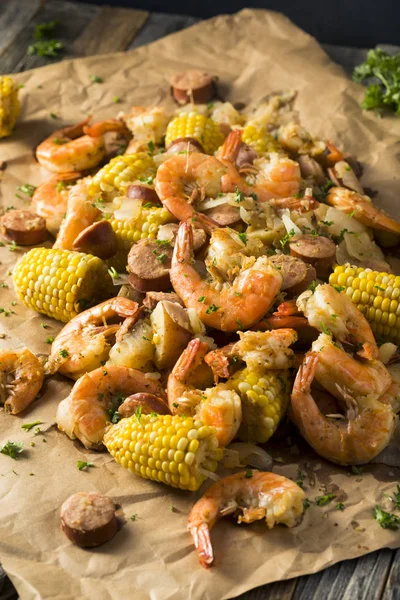 Zelfgemaakte traditionele Cajun garnalen koken — Stockfoto