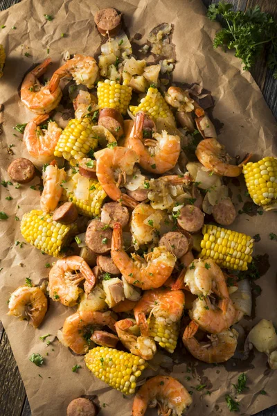 Zelfgemaakte traditionele Cajun garnalen koken — Stockfoto