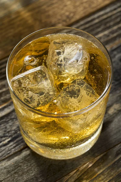 Refreshing Alcoholic Scotch and Soda — Stock Photo, Image