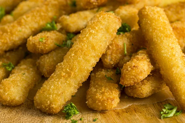 Bastoncini di pesce fritto con patatine fritte — Foto Stock