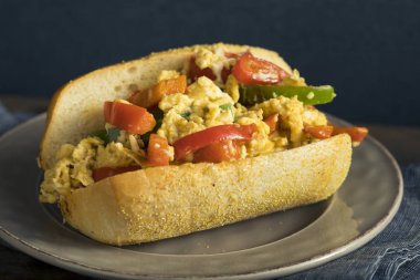 Ev yapımı biber ve yumurtalı sandviç