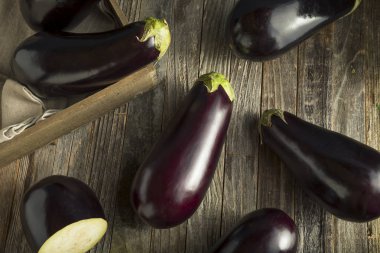 Ham organik mor patlıcan