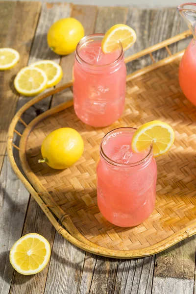 Limonada rosada fresca casera — Foto de Stock