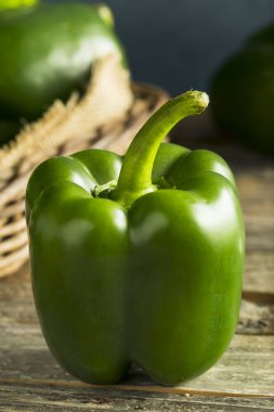 Ham yeşil organik biber