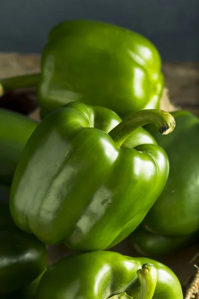 Rå grön ekologisk paprika — Stockfoto