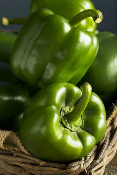 Ham yeşil organik biber