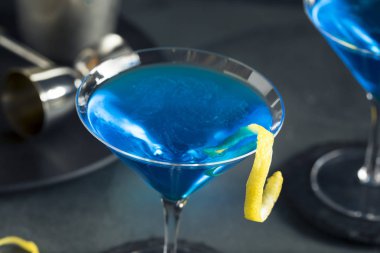 Mavi Martini kokteyl serinletici