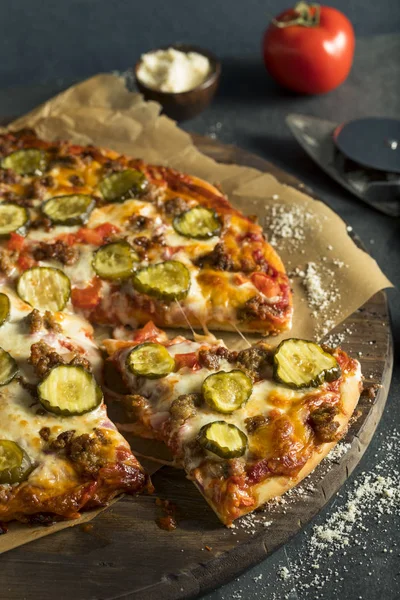 Pizza casera de hamburguesas gordas —  Fotos de Stock