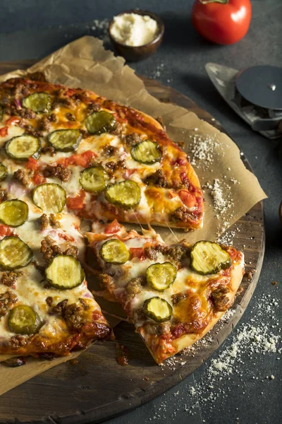 Zelfgemaakte vette Hamburger Pizza — Stockfoto