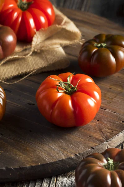 Raw Organic Red and Brown Heirloom Tomatoes — Stock Photo, Image