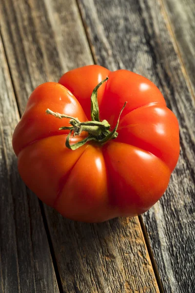 生の有機赤と茶色の家宝のトマト — ストック写真