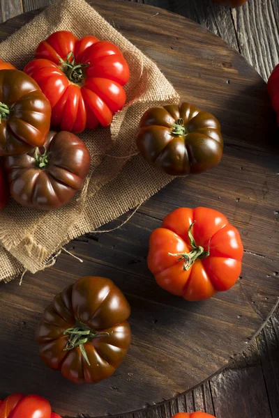 Raw Organic Red and Brown Heirloom Tomatoes — Stock Photo, Image