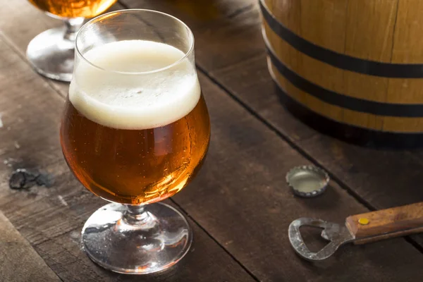 Erfrischendes Bourbon Barrel gereiftes Bier — Stockfoto
