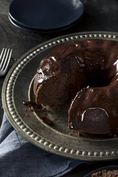 Süßer hausgemachter Kuchen aus dunkler Schokolade — Stockfoto