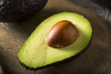 Ham organik olgun avokado