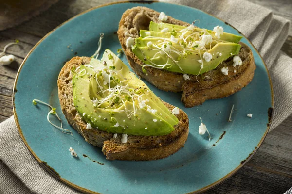 Здоровий домашній тост Avocado — стокове фото