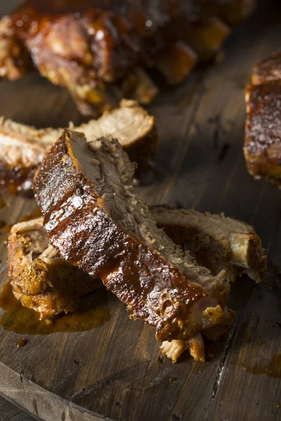 Homemade Saucy Baked Baby Back Ribs — Stock Photo, Image