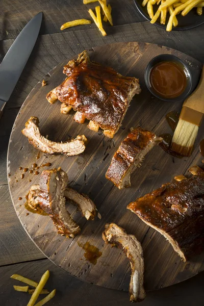 Hecho en casa salado al horno bebé costillas traseras — Foto de Stock