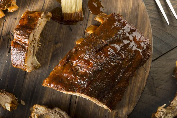 Home emade Saucy Baked Baby Back Ribs — стоковое фото