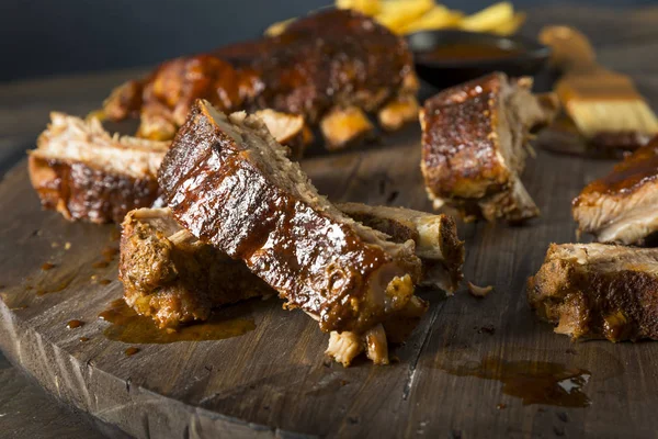 Home emade Saucy Baked Baby Back Ribs — стоковое фото