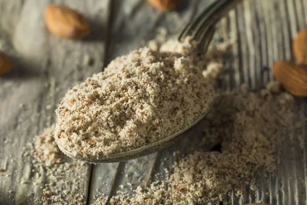 生有機アーモンドの小麦粉 — ストック写真