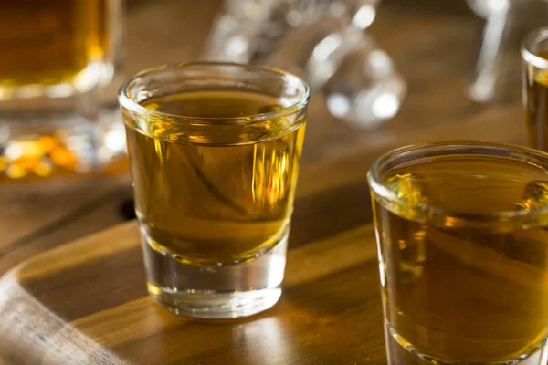 Grupo de Bourbon Whiskey Shots — Fotografia de Stock