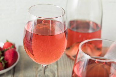 Pembe Gül şarap yenileniyor