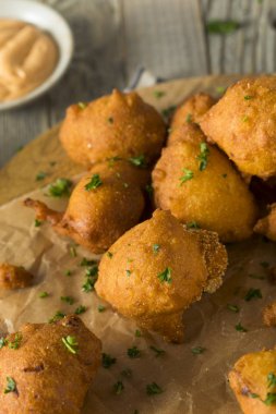 Ev yapımı Deep Fried Hush Puppies