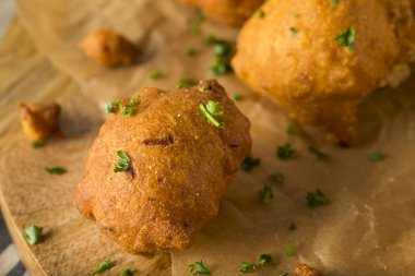 Ev yapımı Deep Fried Hush Puppies