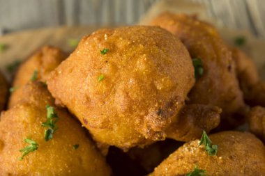 Ev yapımı Deep Fried Hush Puppies