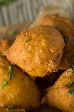 Ev yapımı Deep Fried Hush Puppies