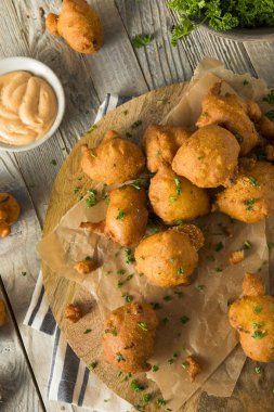 Ev yapımı Deep Fried Hush Puppies