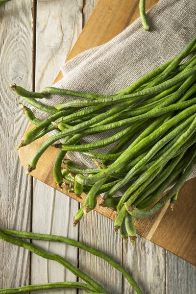 原始的绿色有机中国长豆 — 图库照片