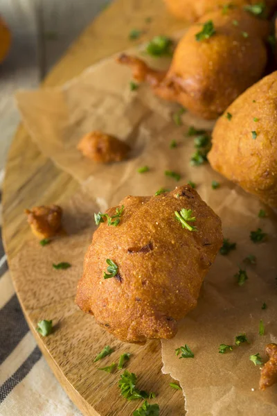 Házi Deep Fried csendben kiskutyák — Stock Fotó