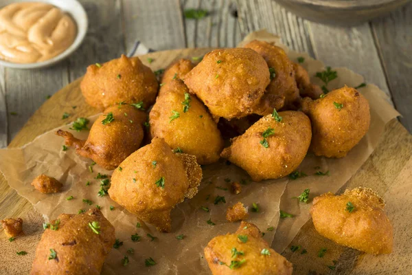 Zelfgemaakte Deep Fried Hush Puppies — Stockfoto