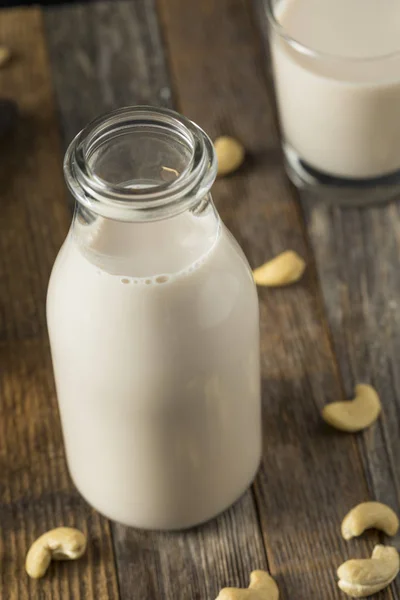 Zdravé bio Kešu mléko — Stock fotografie