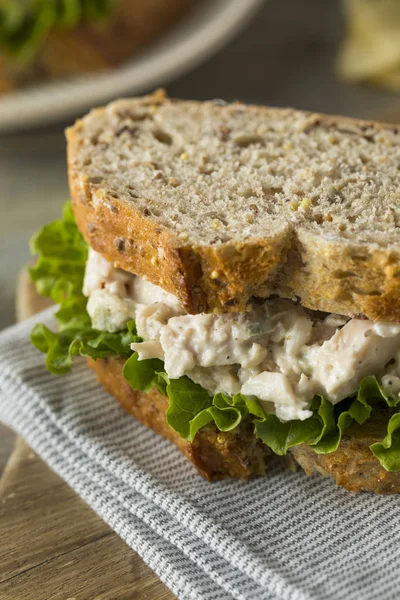 Domácí zdravé kuřecí salát sendvič — Stock fotografie