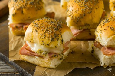 Hawaiian jambon ve peynirli çörekler