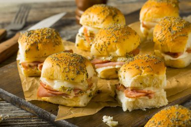 Hawaiian jambon ve peynirli çörekler