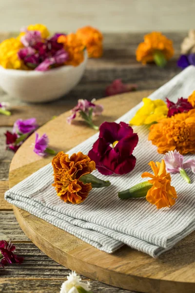 Сирі органічні їстівні квіти — стокове фото