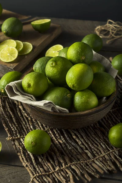 Rauwe biologische groene verse Limes — Stockfoto