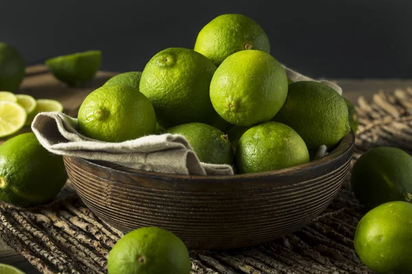 Limas frescas verdes orgánicas crudas — Foto de Stock